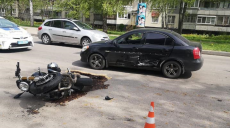В Харькове мотоциклист столкнулся с легковушкой: есть пострадавшие (фото)