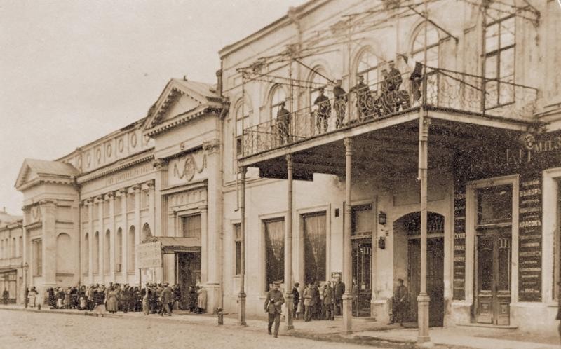 Дворянское собрание, в котором расположилась немецкая комендатура. 1918 год
