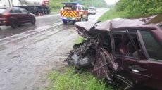 ДТП на Окружной: спасатели вырезали тело водителя из авто (фото)