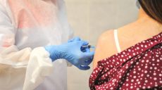 Харьковчане могут записаться в очередь на вакцинацию от COVID-19: пошаговая инструкция
