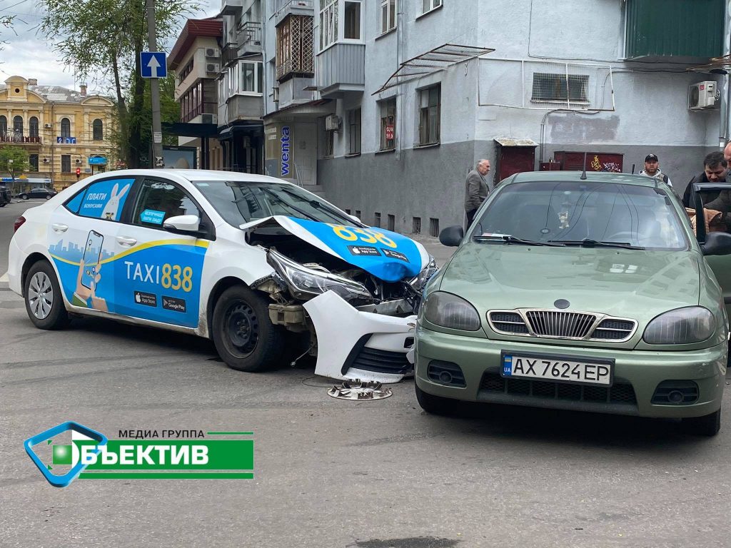 Есть пострадавшие: в центре Харькова ДТП (фото, видео)