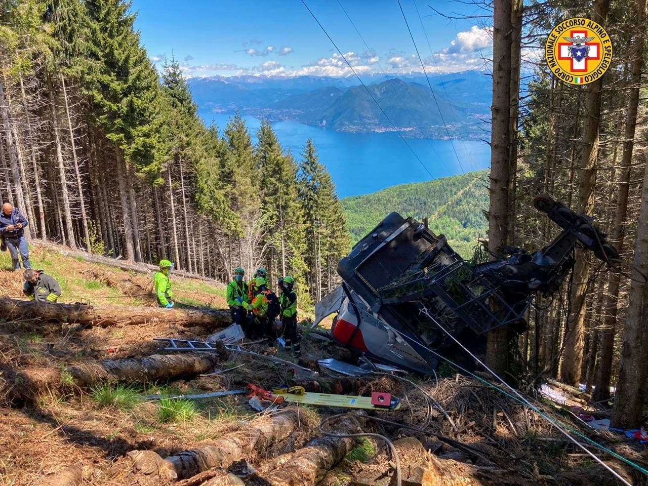 В Пьемонте оборвалась кабина фуникулера в горах — 8 погибших