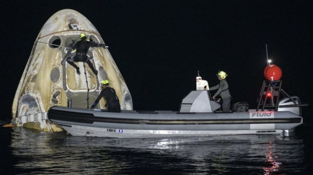 Астронавты миссии Crew-1 вернулись на Землю (фото)