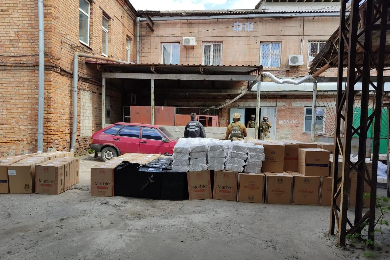 В Харькове обнаружили склады контрафактного табака на 12 миллионов гривен (видео)