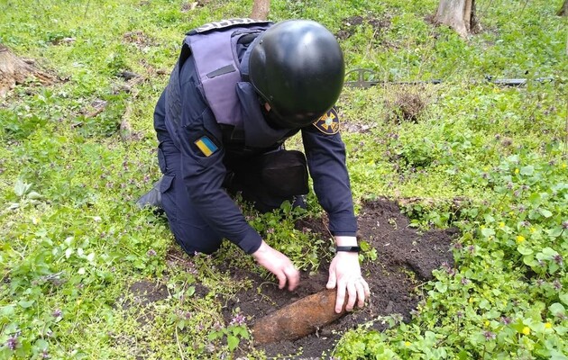 На 60 га Донетчины и Луганщины саперы обезвредили 750 снарядов за неделю