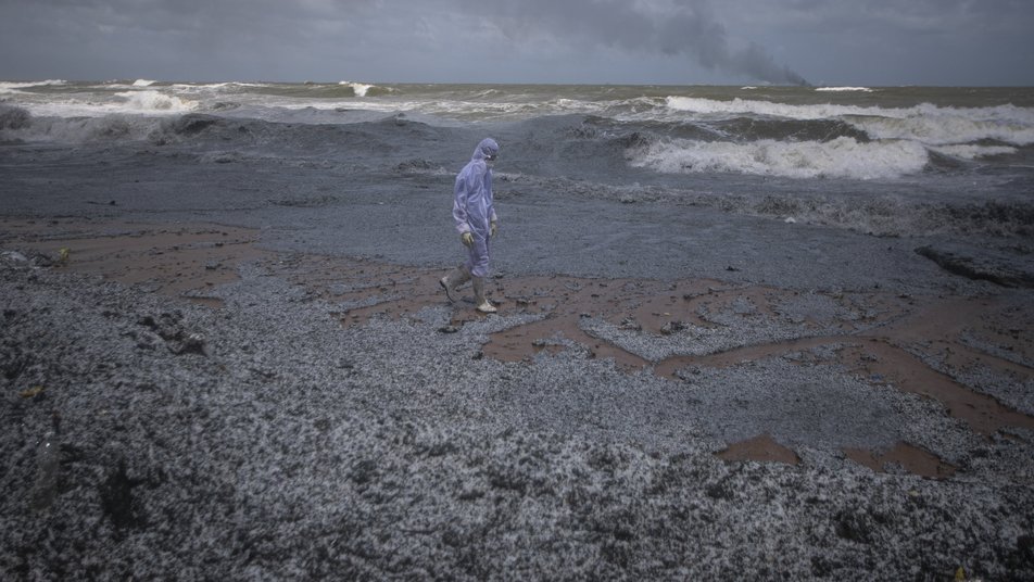На пляжах Шри-Ланки экологическая катастрофа