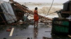 В Индии уничтожены тысячи домов — бушует циклон Яас (фото)