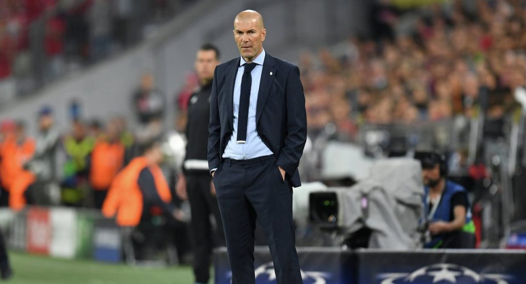 Зидан официально покинул тренерский пост в мадридском «Реале»