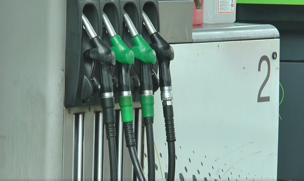 Правительство обещает с 18 марта снизить цены на топливо