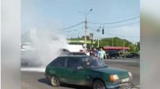 В Харькове загорелся автомобиль (видео)