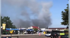Под Харьковом горит рынок (видео)