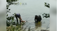 Водолазы достали тело утонувшего на Безлюдовке парня (видео)