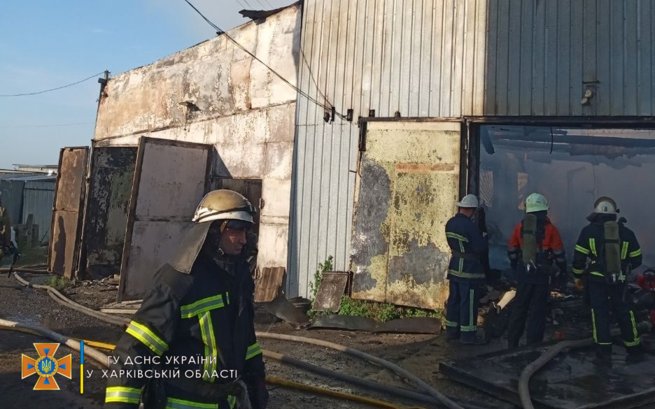 Харьковские спасатели сообщили подробности утреннего пожара (фоторепортаж)