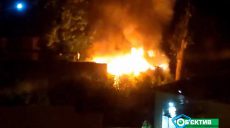 Пожар возле «чернобыльской» больницы: горел старый хлам (видео)