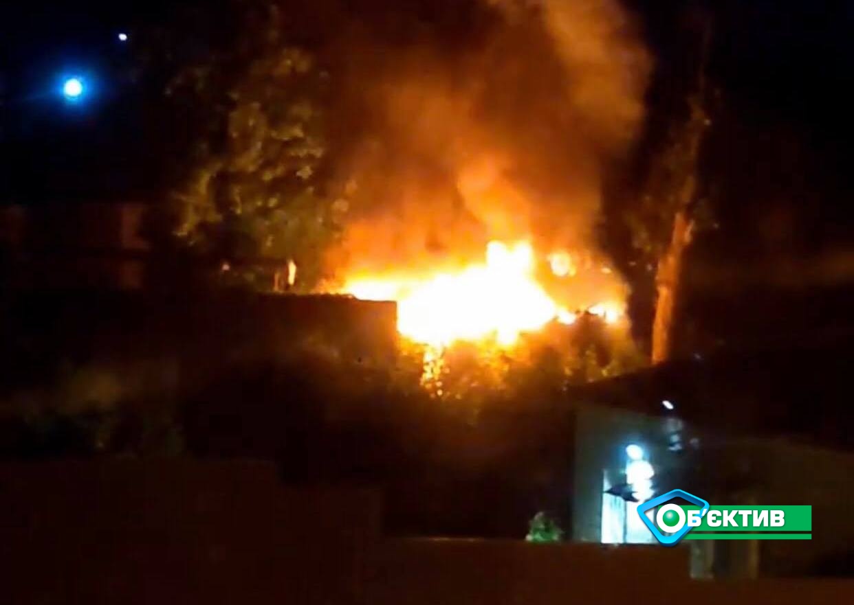 Пожар возле «чернобыльской» больницы: горел старый хлам (видео)