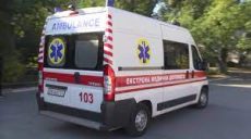 В «скорой» рассказали о состоянии женщины, бросившейся под троллейбус