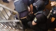 Разгуливал с гранатой и запалом на Салтовке: полиция задержала 27-летнего харьковчанина (фото)