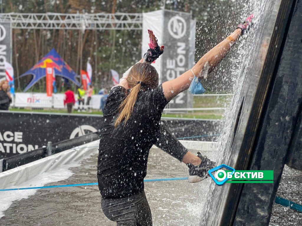 В Харькове проходит масштабный экстремальный забег с препятствиями Race Nation (видео, фоторепортаж)