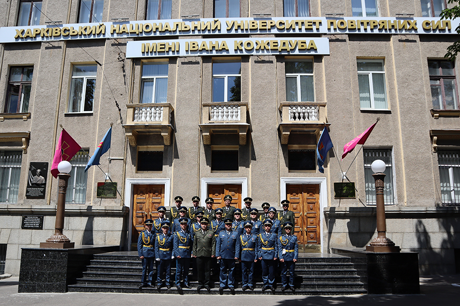 Два десятка выпускников Харьковского университета  Кожедуба будут служить в Нацгвардии (фоторепортаж)