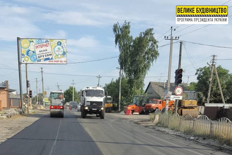 Возле Безлюдовки продолжают ремонт дороги (фоторепортаж)