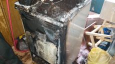 Харьковчанин едва не угорел из-за пожара на кухне (фото)