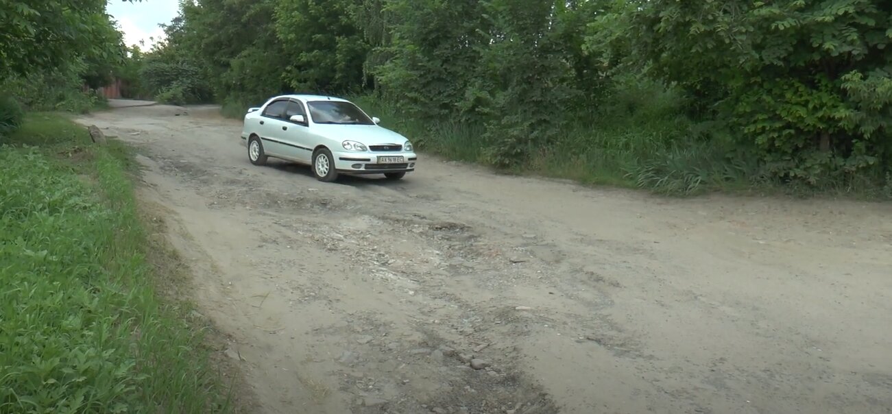 З пакетом «погані дороги»: шляховики Харківщини закуплять коштовні автомобілі (відео)