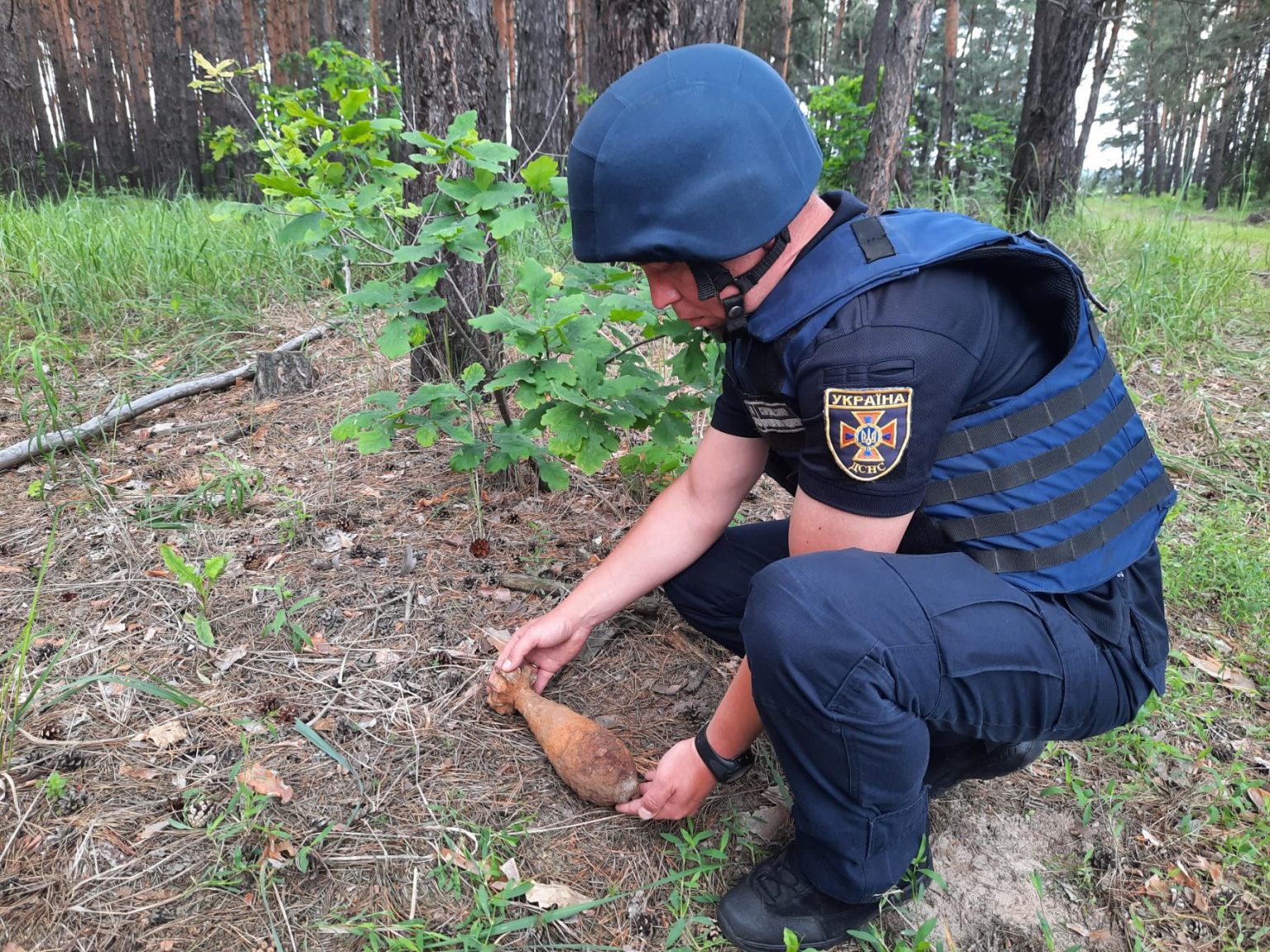 В Харьковской области пиротехники обезвредили артснаряды, минометные мины и гранаты (фото)