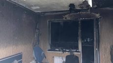 Лопались стекла, горели балконы: в Харькове спасли троих жильцов горящего дома (фото)