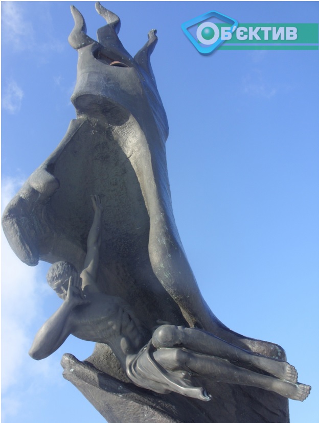 Памятник вхарьковском парке "Победа" работы Сейфаддина Гурбанова 