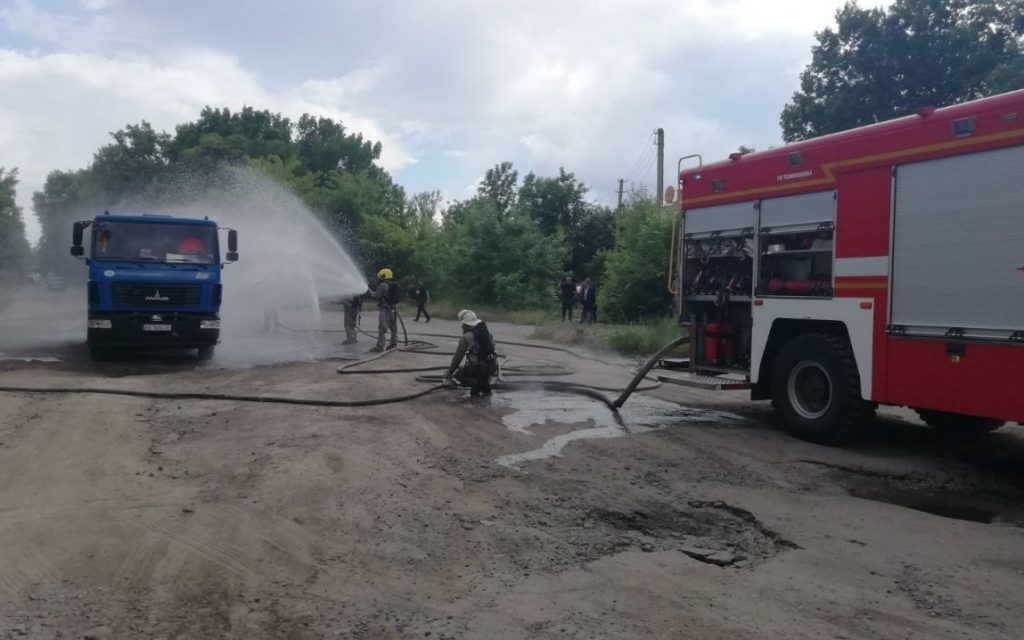 Харьковские спасатели учебно ликвидируют утечку хлора (фоторепортаж)