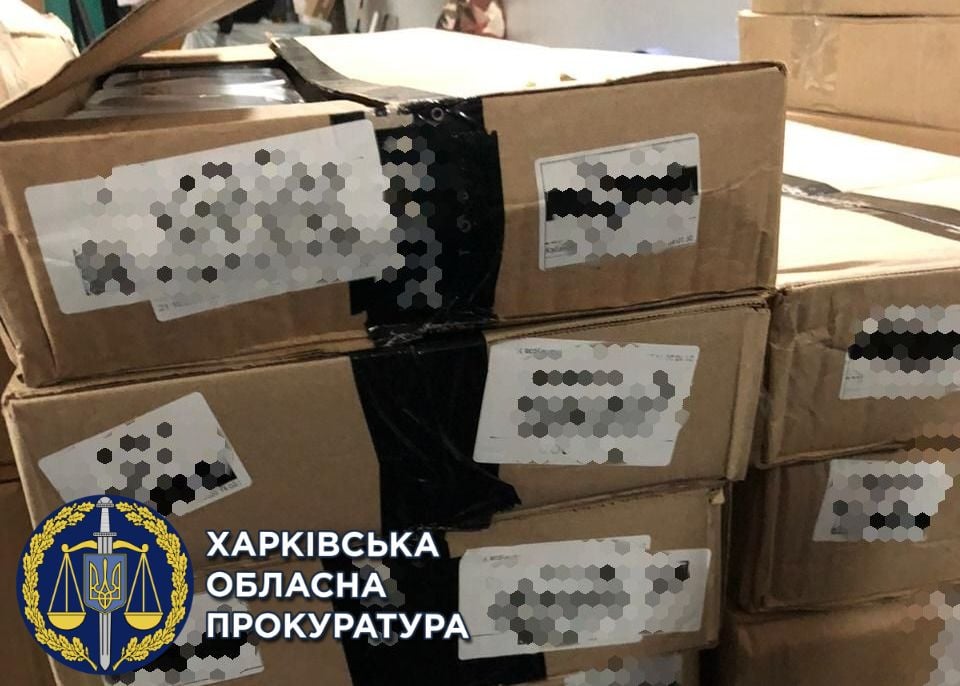 В Харькове разоблачили незаконное Харьковчанин незаконно хранилище табачных изделий на общую сумму 2 млн грн - фото 2