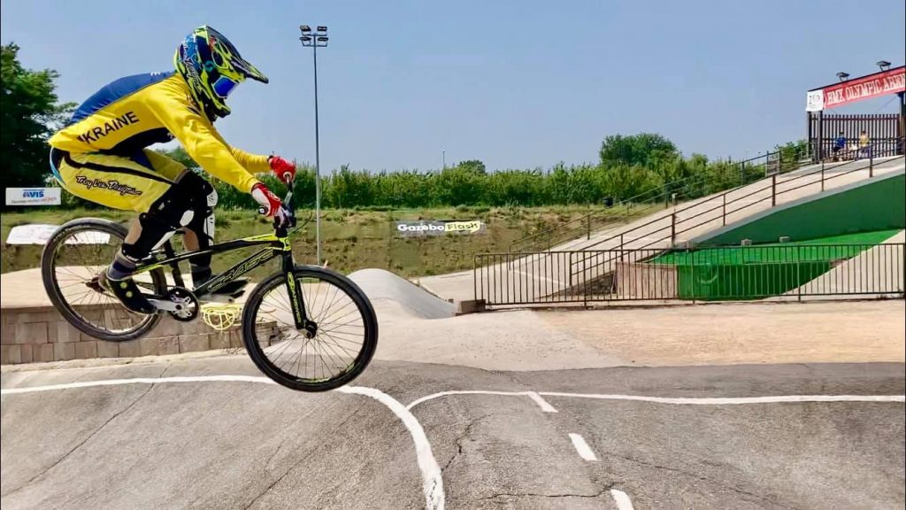 Харьковские велосипедисты выиграли медали в BMX и на шоссе (фото)