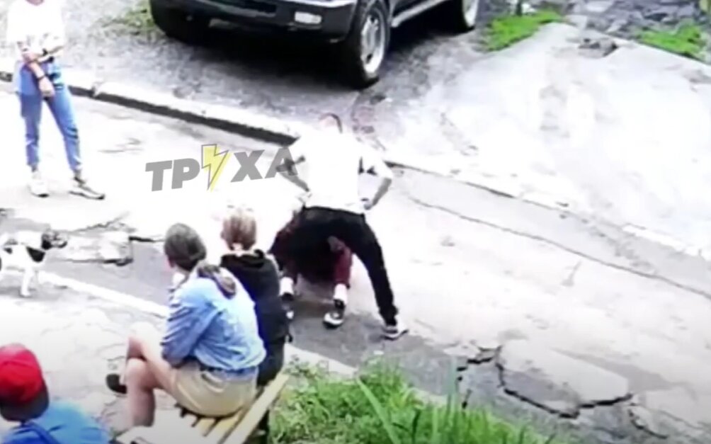 У Харкові підліток жорстоко побив дівчину: що кажуть однолітки та бабуся кривдника (відео)