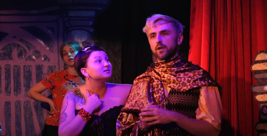 Гамлет із Гамлетесою відвідали «Нєфтєбазу», або на що чекати від прем’єри в сучасному театрі (відео)