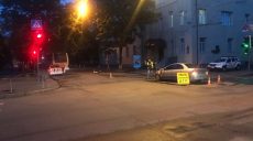 В Харькове столкнулись автобус и легковушка: 20-летнюю пассажирку забрала «скорая» (фото)