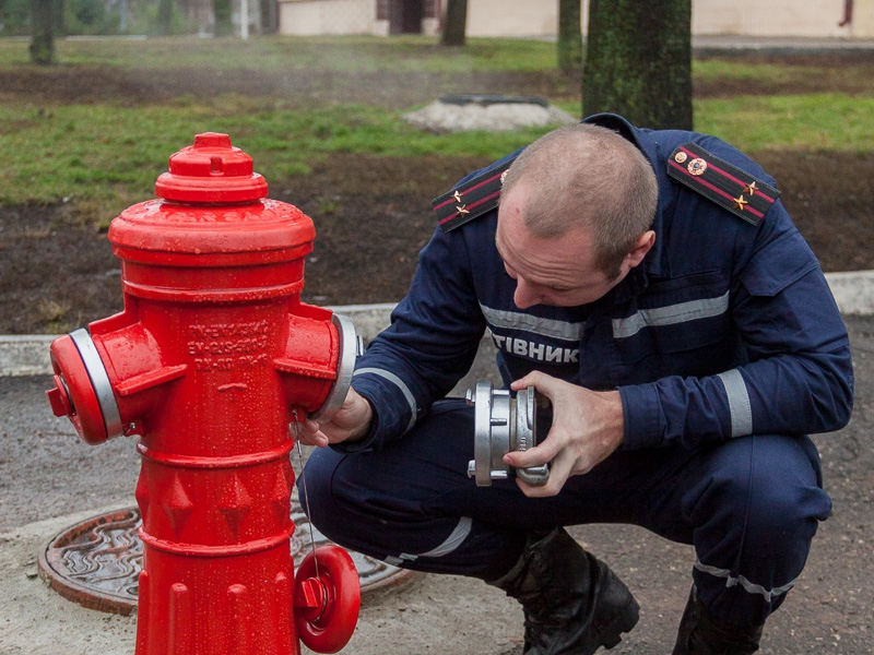 В Харькове проверяют работу гидрантов (фото)