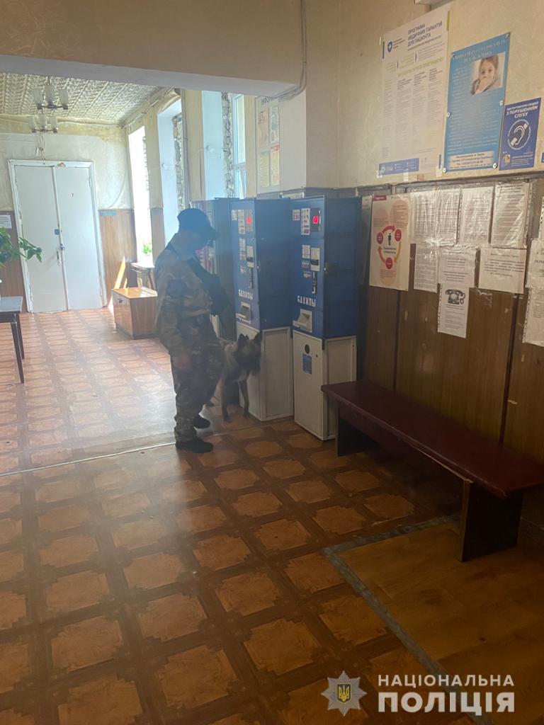 В Харькове искали взрывчатку в 14 поликлиниках (фото)