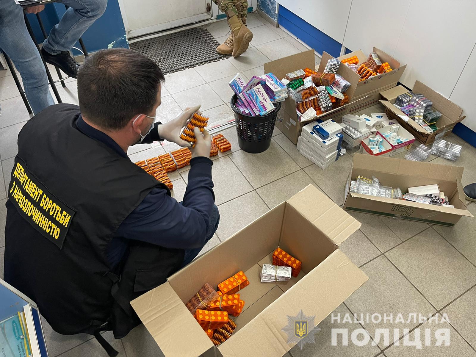В аптеках Харькова провели обыски (видео, фото)