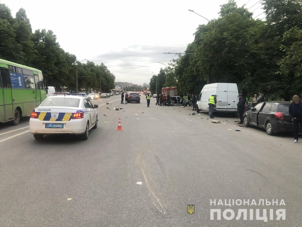 Полиция разыскивает свидетелей смертельного ДТП в Харькове (фоторепортаж)