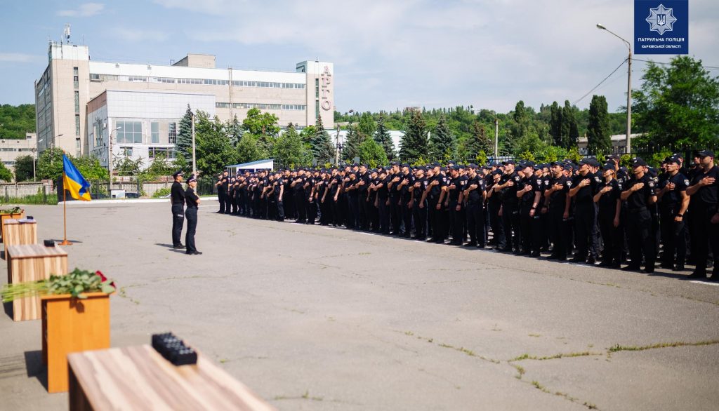 На Харьковщине более 400 патрульных повысили в звании (фото)