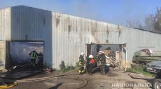 Полиция занялась расследованием пожара на СТО в Харьковской области (фото)
