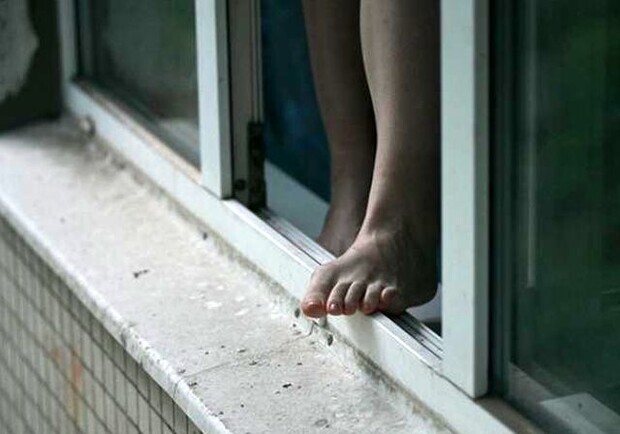 Харьковчанка выпрыгнула из окна многоэтажки (фото)
