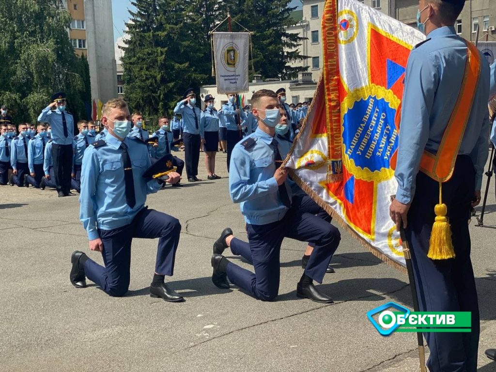 В Харькове будущие спасатели получили дипломы и принесли присягу (фоторепортаж)