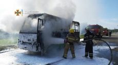 В Харькове в движении загорелся маршрутный автобус с пассажирами (видео, фото)