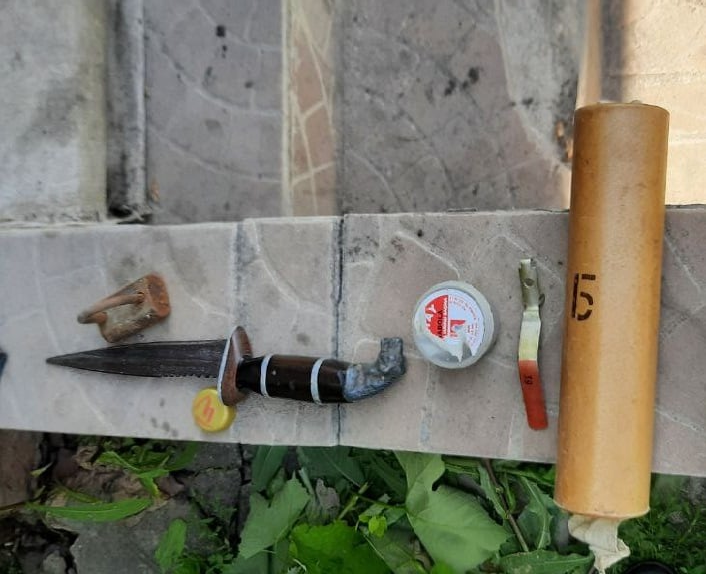 У жителя Харьковщины, на которого жалуются односельчане, нашли дома боеприпасы (фото)