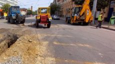 В Новобаварском районе перекладывают сети водоснабжения