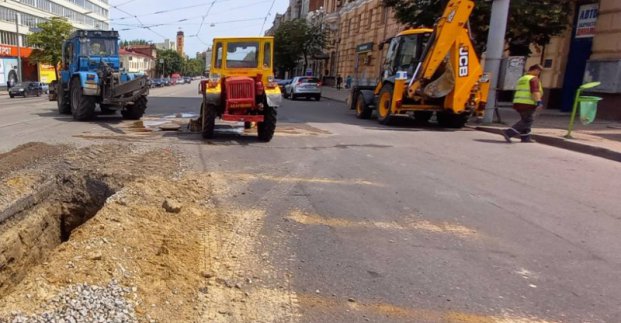 В Новобаварском районе перекладывают сети водоснабжения