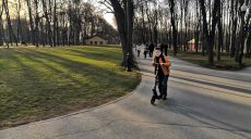 Харьковчане просят запретить электросамокаты, гироскутеры и велосипеды в парках