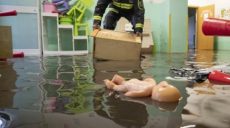 В Риме из-за наводнения спасатели эвакуировали детский сад