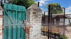 На Харьковщине подопечных Панютинского психоневорологического интерната содержат в «вольере» под замком